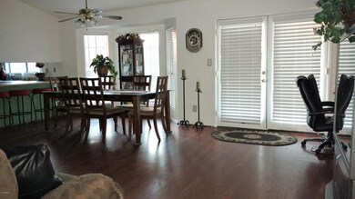 breakfast room