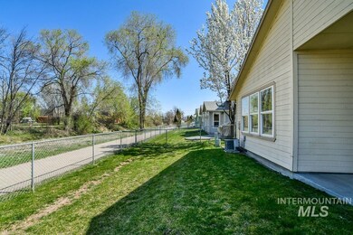 212 S Valley Dr, Nampa, ID 83686 - photo 5