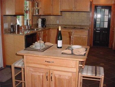 54 Glen View Dr, Cranston, RI 02920 - photo 5