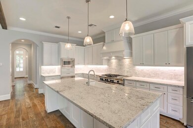 10019 Chevy Chase Dr, Houston, TX 77042 - photo 2