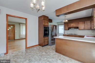 647 Henshaw Rd, Bunker Hill, WV 25413 - photo 7