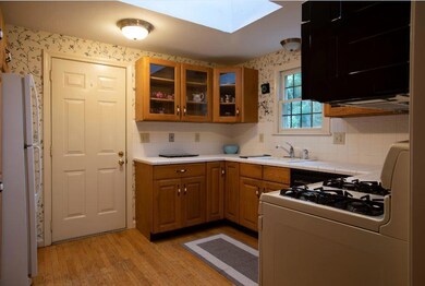 49CurrycombWBarnstableMA-Kitchen