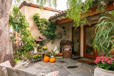 2166 Palomar Ave-017-021-Front Porch-MLS