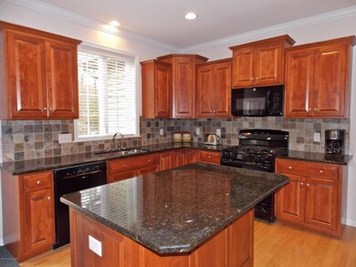 1040 Woodberry Dr, Mountain Top, PA 18707 - photo 4