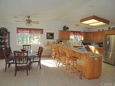 Dining Area with Breakfast Bar