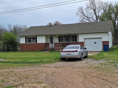 419 E Main St, Chouteau, OK 74337 - photo 3