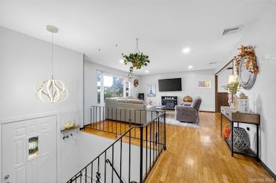 404 Carlton Cir, New Windsor, NY 12553 - photo 6