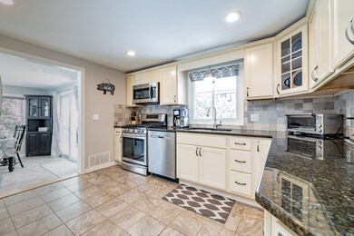 32 Hudson Ave, Chicopee, MA 01020 - photo 6