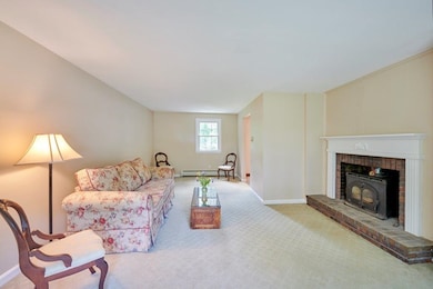 103 Gilcreast Rd, Londonderry, NH 03053 - photo 5