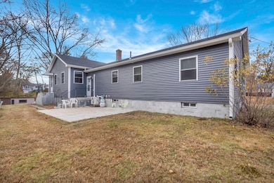 401 Grayson Dr, Springfield, MA 01119 - photo 2