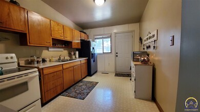 3628 SW 38th St, Topeka, KS 66610 - photo 4