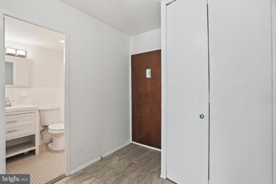 Riverside unit B504, Washington, DC 20024 - photo 4