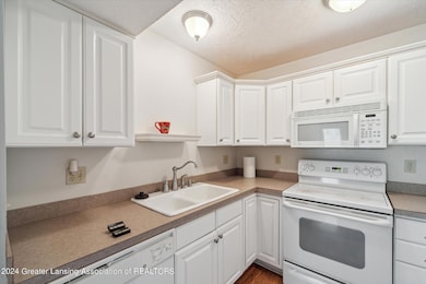 04-1327-Coolidge-Rd-12-East-Lansing-MI-4