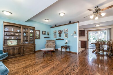 004-Living_Room-4193349-medium