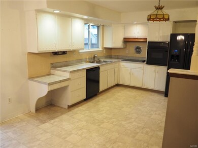 5172 Dewey St, Whitehall, PA 18052 - photo 5