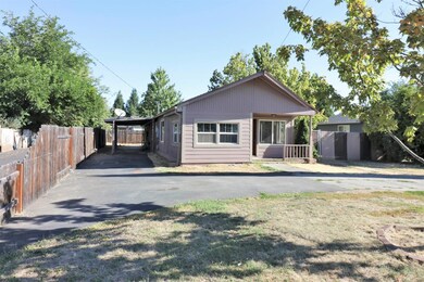 527 Bush St, Central Point, OR 97502 - photo 2