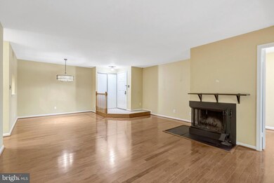 5942 Cove Landing Rd unit 303, Burke, VA 22015 - photo 2