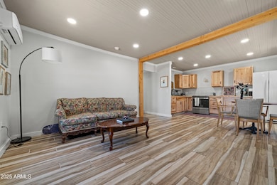 2 Interior 10