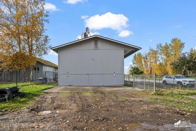 05-4306MCPHEEAVEFALLEXT_ZHM_005