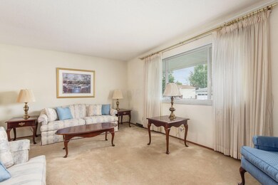 4811 Manitoba Rd, Columbus, OH 43229 - photo 4