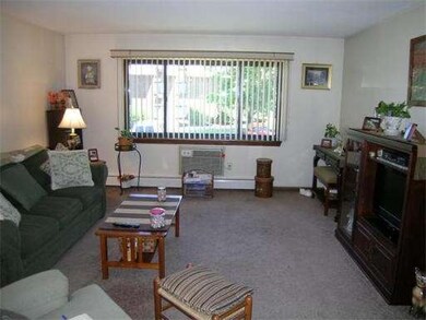 6 Hallmark Gardens unit 8, Burlington, MA 01803 - photo 2