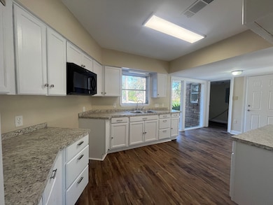 1606 Whispering Pines Rd, Albany, GA 31707 - photo 3