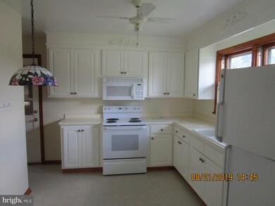 17913 Oak Ridge Dr, Hagerstown, MD 21740 - photo 6