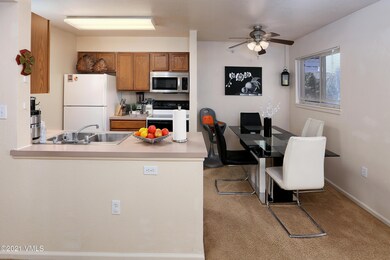 127_Jules_f201_dining_kitchen