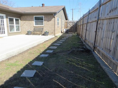 201 Simmons Dr, Hurst, TX 76053 - photo 4