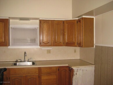 16 Stark St, Wilkes Barre, PA 18702 - photo 2