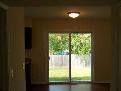 1812 Cambridge Dr unit 2, Carpentersville, IL 60110 - photo 6