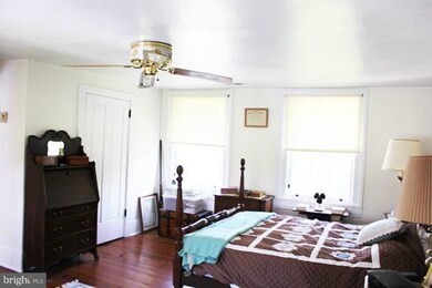 652 N Buckton Rd, Middletown, VA 22645 - photo 5