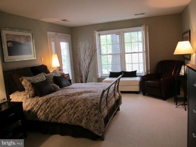 10819 Luxberry Dr, Rockville, MD 20852 - photo 5