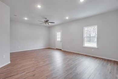 207 Evans St, Cleburne, TX 76031 - photo 5