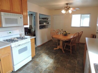 852 Lawnsdale Rd, Medford, OR 97504 - photo 5