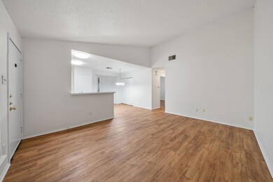 100 Meteor Dr unit B, Austin, TX 78745 - photo 3