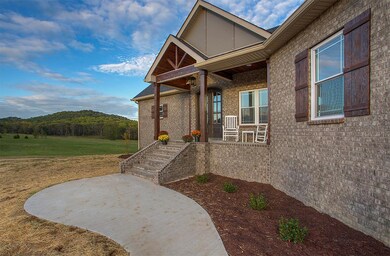 5 mins from Vietnam Veterans Blvd. (386 Bypass)  10 minutes from Gallatin. 