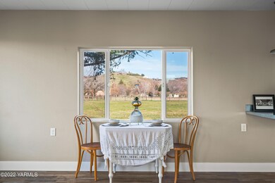 1790MaplewayRd-8