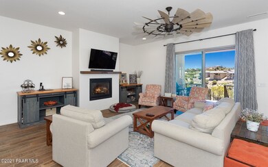 004_Living Room