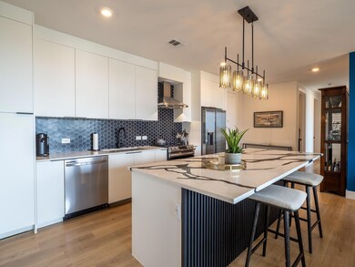 Kitchen with appliances with stainless steel fini