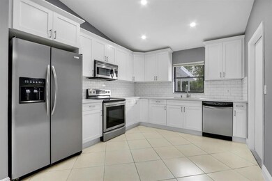 12820 59th St N West Palm-large-010-023-