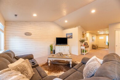 3647 SW Pumice Ave, Redmond, OR 97756 - photo 3