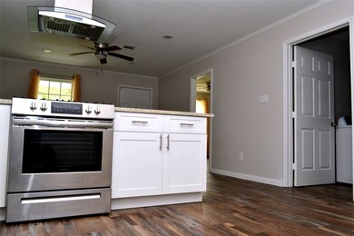 2045 W Blum St unit A, Alvin, TX 77511 - photo 5