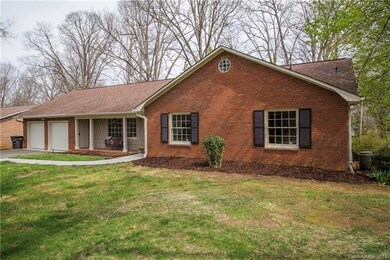 605 Berkshire Dr, Statesville, NC 28677 - photo 2