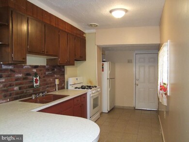 1244 N 11th St, Reading, PA 19604 - photo 6