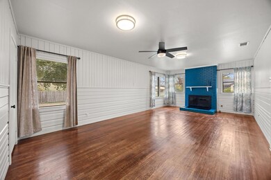 1815 Eckhardt St, Taylor, TX 76574 - photo 5