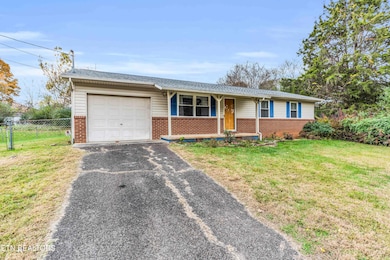 7400 Meadowbrook Cir, Knoxville, TN 37918 - photo 2