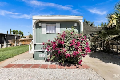 11640 Comanche Dr unit 30, Arvin, CA 93203 - photo 2