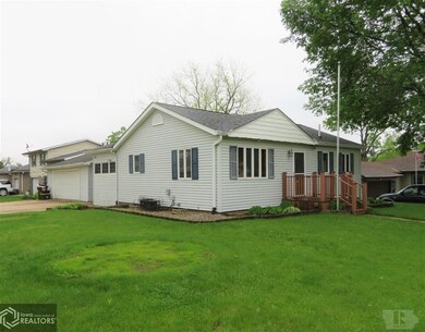 111 N 18th St, Marshalltown, IA 50158 - photo 2