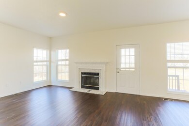 5-photo-Living-Room-eed17ffb-faf5-48d3-9